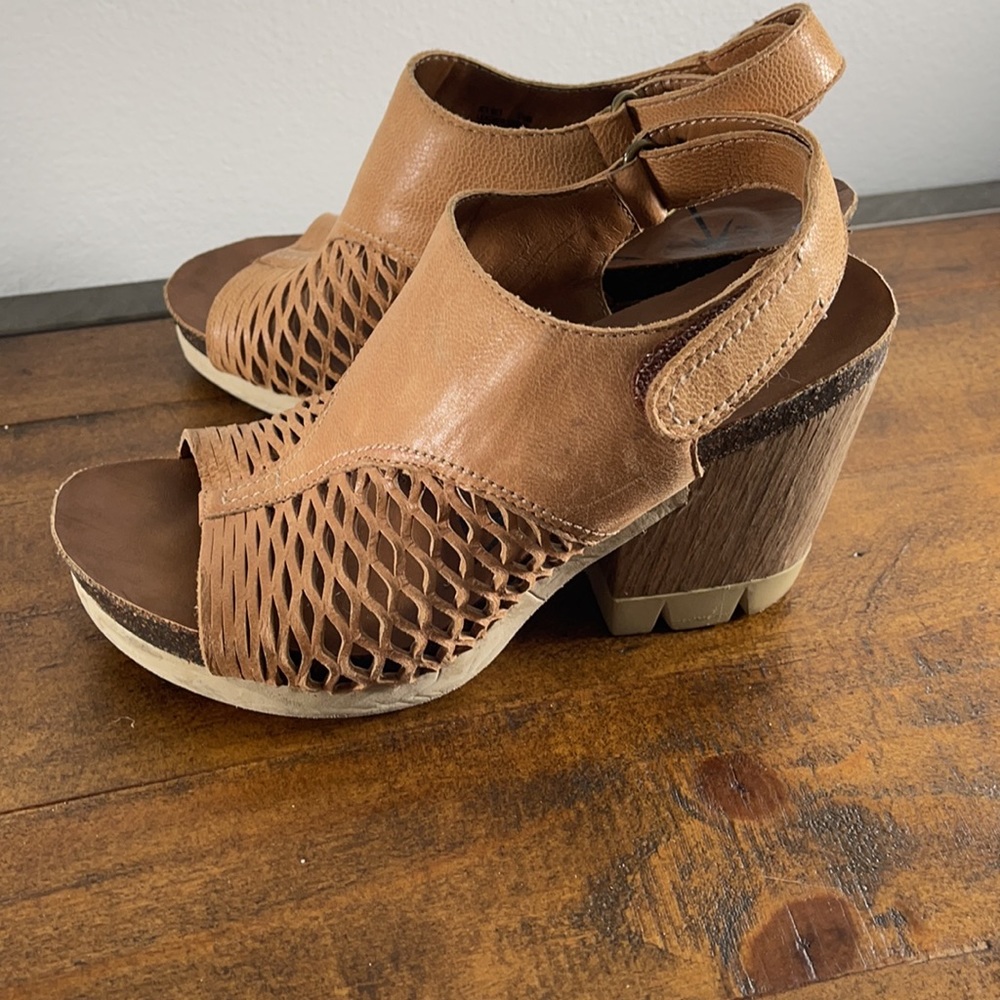OTBT Tan Leather Cutout Wedges - Picture 5 of 10